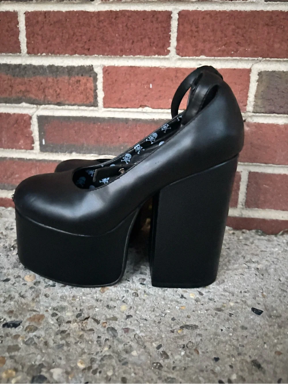 Dolls Kill Lamoda Gothic platform heels//size 9